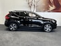 Volvo XC40 1.5 T3 R-DESIGN AUTOMAAT 360 CAMERA LEDER ALCANTARA NAVIGATIE CRUISE CONTROL STOEL EN STUUR VERWARMING KEYLESS GO APPLE CARPLAY/ANDROID RIJSTROOKSENSOREN ZEER MOOI !! Brgl