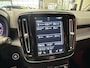 Volvo XC40 1.5 T3 R-DESIGN AUTOMAAT 360 CAMERA LEDER ALCANTARA NAVIGATIE CRUISE CONTROL STOEL EN STUUR VERWARMING KEYLESS GO APPLE CARPLAY/ANDROID RIJSTROOKSENSOREN ZEER MOOI !! Brgl