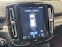 Volvo XC40 1.5 T3 R-DESIGN AUTOMAAT 360 CAMERA LEDER ALCANTARA NAVIGATIE CRUISE CONTROL STOEL EN STUUR VERWARMING KEYLESS GO APPLE CARPLAY/ANDROID RIJSTROOKSENSOREN ZEER MOOI !! Brgl