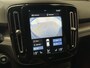 Volvo XC40 1.5 T3 R-DESIGN AUTOMAAT 360 CAMERA LEDER ALCANTARA NAVIGATIE CRUISE CONTROL STOEL EN STUUR VERWARMING KEYLESS GO APPLE CARPLAY/ANDROID RIJSTROOKSENSOREN ZEER MOOI !! Brgl