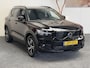 Volvo XC40 1.5 T3 R-DESIGN AUTOMAAT 360 CAMERA LEDER ALCANTARA NAVIGATIE CRUISE CONTROL STOEL EN STUUR VERWARMING KEYLESS GO APPLE CARPLAY/ANDROID RIJSTROOKSENSOREN ZEER MOOI !! Brgl
