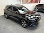 Volvo XC40 1.5 T3 R-DESIGN AUTOMAAT 360 CAMERA LEDER ALCANTARA NAVIGATIE CRUISE CONTROL STOEL EN STUUR VERWARMING KEYLESS GO APPLE CARPLAY/ANDROID RIJSTROOKSENSOREN ZEER MOOI !! Brgl