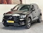 Volvo XC40 1.5 T3 R-DESIGN AUTOMAAT 360 CAMERA LEDER ALCANTARA NAVIGATIE CRUISE CONTROL STOEL EN STUUR VERWARMING KEYLESS GO APPLE CARPLAY/ANDROID RIJSTROOKSENSOREN ZEER MOOI !! Brgl