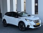 Peugeot e-2008 EV GT 50 kWh, elect. te openen panoramadak, achteruitrijcamera, 1/2 lederen sportinterieur, 17 inch, adaptief cruis