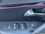 Peugeot e-2008 EV GT 50 kWh, elect. te openen panoramadak, achteruitrijcamera, 1/2 lederen sportinterieur, 17 inch, adaptief cruis