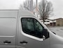 Renault Master T35 2.3 dCi L2H2 Eco DC automaat, airco, cruise control, trekhaak 2 x schuifdeur, navigatie, rijd perfect nwe apk