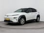 Hyundai Kona Electric EV PREMIUM 64 kWh | TWO TONE | NAVI | CLIMA | CRUISE | CAMERA | HUD | LEDER | STUUR- & STOELVERWARMING | PDC VOOR & ACHTER | DODEHOEK DETECTIE | KREILL | PRIVACY GLASS | WLTP 481 KM! |