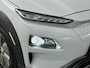 Hyundai Kona Electric EV PREMIUM 64 kWh | TWO TONE | NAVI | CLIMA | CRUISE | CAMERA | HUD | LEDER | STUUR- & STOELVERWARMING | PDC VOOR & ACHTER | DODEHOEK DETECTIE | KREILL | PRIVACY GLASS | WLTP 481 KM! |