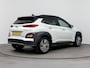Hyundai Kona Electric EV PREMIUM 64 kWh | TWO TONE | NAVI | CLIMA | CRUISE | CAMERA | HUD | LEDER | STUUR- & STOELVERWARMING | PDC VOOR & ACHTER | DODEHOEK DETECTIE | KREILL | PRIVACY GLASS | WLTP 481 KM! |