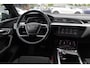 Audi E-tron e-tron 50 quattro Launch edition Black 71 kWh S-line / SoH 92.1% / Trekhaak / Panoramadak / 20'' / Luchtvering / ACC / Navigatie / Stoelverwarming