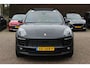Porsche Macan 2.0 / Trekhaak / Panoramadak / Camera / Leder / Bose / 21'' / Luchtvering / Keyless / Navigatie / DAB / Stoelverwarming / ACC