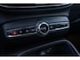 Volvo XC40 Recharge Twin Ultimate 78 kWh | Warmtepomp | Panoramadak | Lichtmetalen Velgen 20 inch | Trekhaak | Harman Kardon Audio | BLIS | 360 Graden Camera | Elektrisch Verstelbare Voorstoelen | Keyless Entry