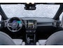 Volvo XC40 Recharge Twin Ultimate 78 kWh | Warmtepomp | Panoramadak | Lichtmetalen Velgen 20 inch | Trekhaak | Harman Kardon Audio | BLIS | 360 Graden Camera | Elektrisch Verstelbare Voorstoelen | Keyless Entry