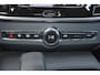 Volvo V90 T6 Recharge AWD Core Bright - IntelliSafe Assist & Surround - Adaptieve LED koplampen - Parkeercamera achter - Verwarmde voorstoelen, stuur & achterbank - Parkeersensoren voor & achter - Extra getint glas - Elektr. inklapbare trekhaak - 19' LMV