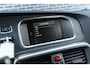 Volvo V40 Cross Country 1.6 T4 Momentum | Navigatie | Trekhaak | Lichtmetalen Velgen 17 inch | Parkeersensoren | LED Dagrijverlichting | High Performance Audio