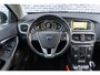 Volvo V40 Cross Country 1.6 T4 Momentum | Navigatie | Trekhaak | Lichtmetalen Velgen 17 inch | Parkeersensoren | LED Dagrijverlichting | High Performance Audio