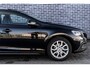 Volvo V40 Cross Country 1.6 T4 Momentum | Navigatie | Trekhaak | Lichtmetalen Velgen 17 inch | Parkeersensoren | LED Dagrijverlichting | High Performance Audio