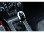Volvo V40 Cross Country 1.6 T4 Momentum | Navigatie | Trekhaak | Lichtmetalen Velgen 17 inch | Parkeersensoren | LED Dagrijverlichting | High Performance Audio