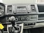 Volkswagen Transporter Kombi 2.0 TDI L1H1 BTW EN BPM VRIJ!! Euro 6 Airco Cruise controle 8-Persoons Automaat Parkeersensoren voor en achter Telefoonverbinding Ex overheid! 1e eigenaar