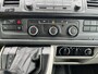 Volkswagen Transporter Kombi 2.0 TDI L1H1 BTW EN BPM VRIJ!! Euro 6 Airco Cruise controle 8-Persoons Automaat Parkeersensoren voor en achter Telefoonverbinding Ex overheid! 1e eigenaar