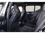 Volvo EX40 Performance Ultra Black Edition 82 kWh - Panorama/schuifdak - IntelliSafe Assist & Surround - 360º Camera - Harman/Kardon audio - Verwarmde voorstoelen, stuur & achterbank - Parkeersensoren voor & achter - Elektr. bedienb. voorstoelen met geheugen links - Draadloze tel. lader - Warmtepomp - Extra getint glas - Elektr. inklapbare trekhaak - 20' LMV