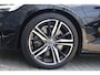 Volvo S60 2.0 Recharge T6 AWD R-Design | Plug-In Hybrid (PHEV) | Achteruitrijcamera | Panoramadak | Lichtmetalen Velgen 19 inch | BLIS | Parkeersensoren | Navigatie | Apple Carplay