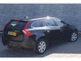 Volvo V60 1.5 T3 Momentum | Navigatie | High Performance Audio | Lichtmetalen Velgen 17 inch | Trekhaak | Dealeronderhouden | Parkeersensoren