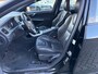 Volvo V60 2.0 T4 Kinetic | Navigatie | Bluetooth | Lederen Bekleding | Sportstoelen | Stoelverwarming | Trekhaak | Black pack | Lichtmetalen Velgen 17 inch | Parkeersensoren | Verwarmde Voorruit