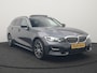 BMW 3-Serie Touring 330e Sportline Plug In Hybrid 293pk Dealer O.H PHEV | Panodak | Trekhaak af Fabriek | Lederen Sportstoelen Memory | 360 Camera | Keyless | Camera & Parkassist | 18"L.M | Apple Carplay | Sfeerverlichting |