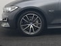 BMW 3-Serie Touring 330e Sportline Plug In Hybrid 293pk Dealer O.H PHEV | Panodak | Trekhaak af Fabriek | Lederen Sportstoelen Memory | 360 Camera | Keyless | Camera & Parkassist | 18"L.M | Apple Carplay | Sfeerverlichting |