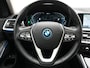 BMW 3-Serie Touring 330e Sportline Plug In Hybrid 293pk Dealer O.H PHEV | Panodak | Trekhaak af Fabriek | Lederen Sportstoelen Memory | 360 Camera | Keyless | Camera & Parkassist | 18"L.M | Apple Carplay | Sfeerverlichting |