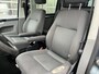 Volkswagen Transporter 2.5 TDI 340 130pk DC L2H1 Alleen Export!! Airco Cruise controle Schuifdeur Trekhaak 2500kg trekgewicht Parkeersensoren achter Navigatiesysteem 5-Persoons Euro 4