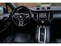 Porsche Macan 3.6 Turbo Aut. | Burmester | Sport Chrono | Panorama | Luchtvering | Dodehoek | Adap. Cruise | Trekhaak | NL. Auto |