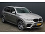 BMW X5 M 576PK | Pano | Head-up | Leder | Keyless | 20" LMV | Alcantara hemel | Dodehoek detectie | Lane assist | Soft Close | LED | Memory stoel | Schakel flippers | Elektr. wegklapbare trekhaak | Adaptief sport onderstel | 4-Zone Clima