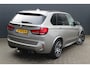 BMW X5 M 576PK | Pano | Head-up | Leder | Keyless | 20" LMV | Alcantara hemel | Dodehoek detectie | Lane assist | Soft Close | LED | Memory stoel | Schakel flippers | Elektr. wegklapbare trekhaak | Adaptief sport onderstel | 4-Zone Clima
