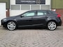 Volvo V40 1.6 T3 R-Design/AIRCO/STOELV/CRUISE/PARKS/NAVI/APK