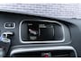 Volvo V40 T3 Momentum Automaat | Trekhaak | Navigatie | Park Assist | High Performance audio | 17" LM velgen | Dealeronderhouden!