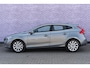Volvo V40 T3 Momentum Automaat | Trekhaak | Navigatie | Park Assist | High Performance audio | 17" LM velgen | Dealeronderhouden!