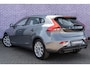 Volvo V40 T3 Momentum Automaat | Trekhaak | Navigatie | Park Assist | High Performance audio | 17" LM velgen | Dealeronderhouden!