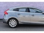 Volvo V40 T3 Momentum Automaat | Trekhaak | Navigatie | Park Assist | High Performance audio | 17" LM velgen | Dealeronderhouden!