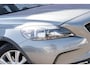 Volvo V40 T3 Momentum Automaat | Trekhaak | Navigatie | Park Assist | High Performance audio | 17" LM velgen | Dealeronderhouden!