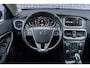Volvo V40 T3 Momentum Automaat | Trekhaak | Navigatie | Park Assist | High Performance audio | 17" LM velgen | Dealeronderhouden!