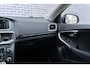 Volvo V40 T3 Momentum Automaat | Trekhaak | Navigatie | Park Assist | High Performance audio | 17" LM velgen | Dealeronderhouden!