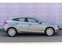 Volvo V40 T3 Momentum Automaat | Trekhaak | Navigatie | Park Assist | High Performance audio | 17" LM velgen | Dealeronderhouden!