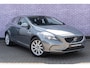 Volvo V40 T3 Momentum Automaat | Trekhaak | Navigatie | Park Assist | High Performance audio | 17" LM velgen | Dealeronderhouden!