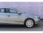Volvo V40 T3 Momentum Automaat | Trekhaak | Navigatie | Park Assist | High Performance audio | 17" LM velgen | Dealeronderhouden!