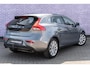 Volvo V40 T3 Momentum Automaat | Trekhaak | Navigatie | Park Assist | High Performance audio | 17" LM velgen | Dealeronderhouden!