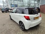 Toyota Yaris 1.0 VVT-i BI-TONE TREKHAAK LM-VELGEN CLIMA BLUETOOTH CAMERA PRIVACY GLASS EL-RAMEN/SPIEGELS