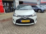 Toyota Yaris 1.0 VVT-i BI-TONE TREKHAAK LM-VELGEN CLIMA BLUETOOTH CAMERA PRIVACY GLASS EL-RAMEN/SPIEGELS