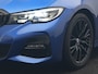BMW 3-Serie 318i M Sport Shadow 156pk Dealer O.H | Panodak | Alcantara Sportstoelen Verwarmd | Camera & Parkassist | Keyless | Hifi Audio | Apple Carplay | 18"L.M | Sfeerverlichting |
